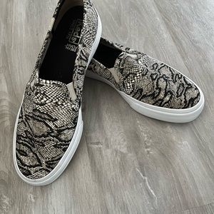 Keds Slip On Women’s Shoes Snake Print Size 7 WF63682 Fast Shipping